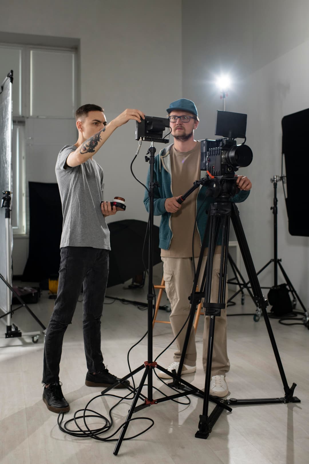 people-working-together-new-movie.jpg